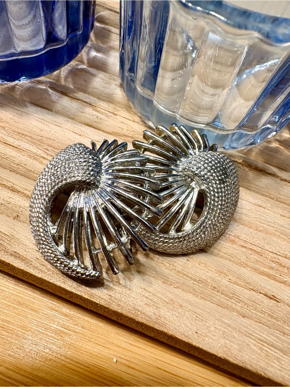 Vintage Sarah Coventry clip earrings in silvertone
